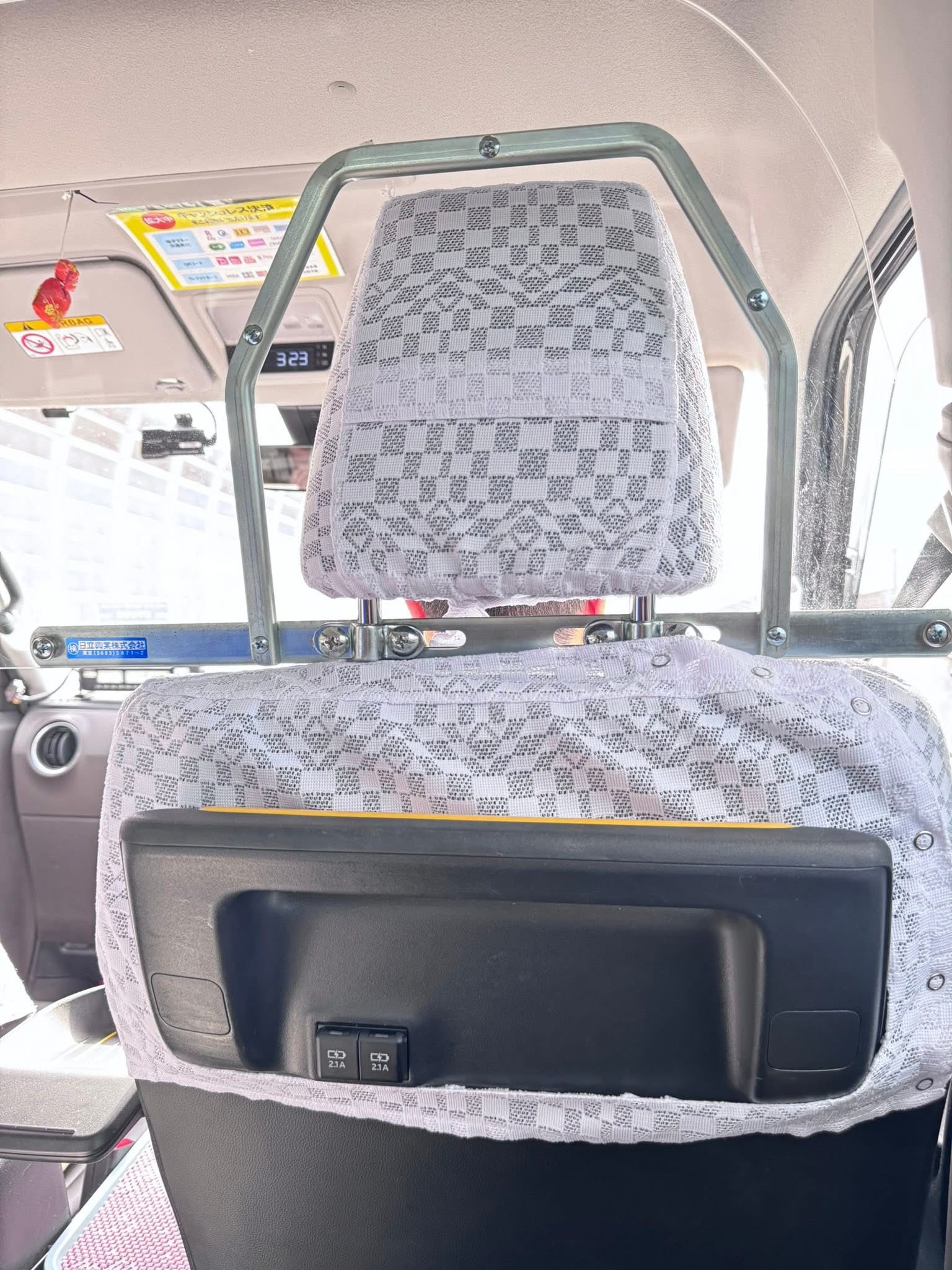 Lace taxi seat